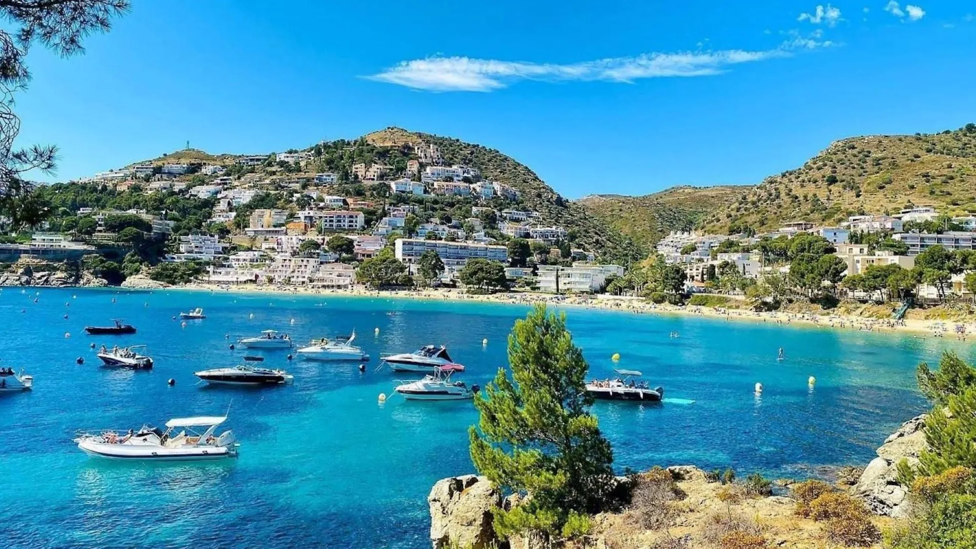 Apartment With Scenic View Montjoi