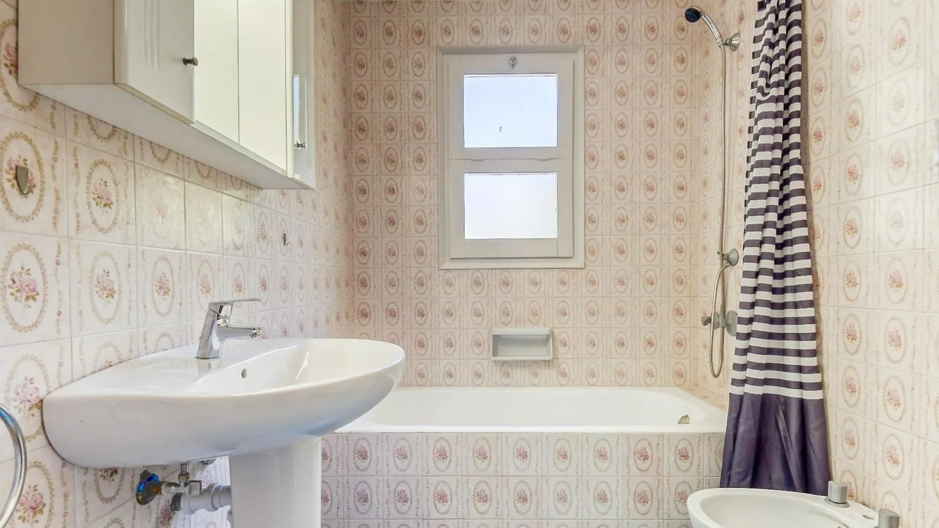 Apartment With Scenic View Montjoi