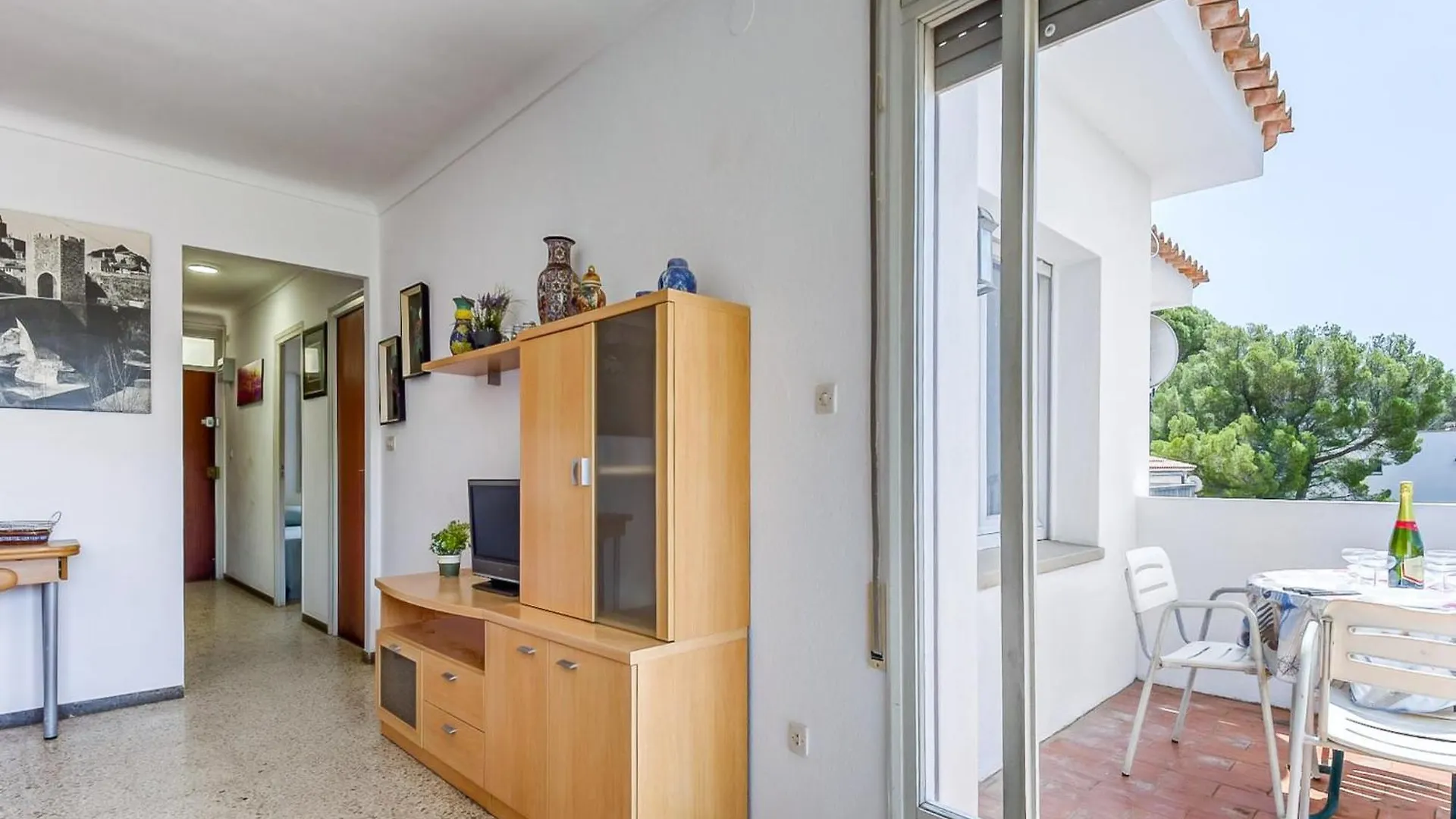 Apartment With Scenic View Montjoi
