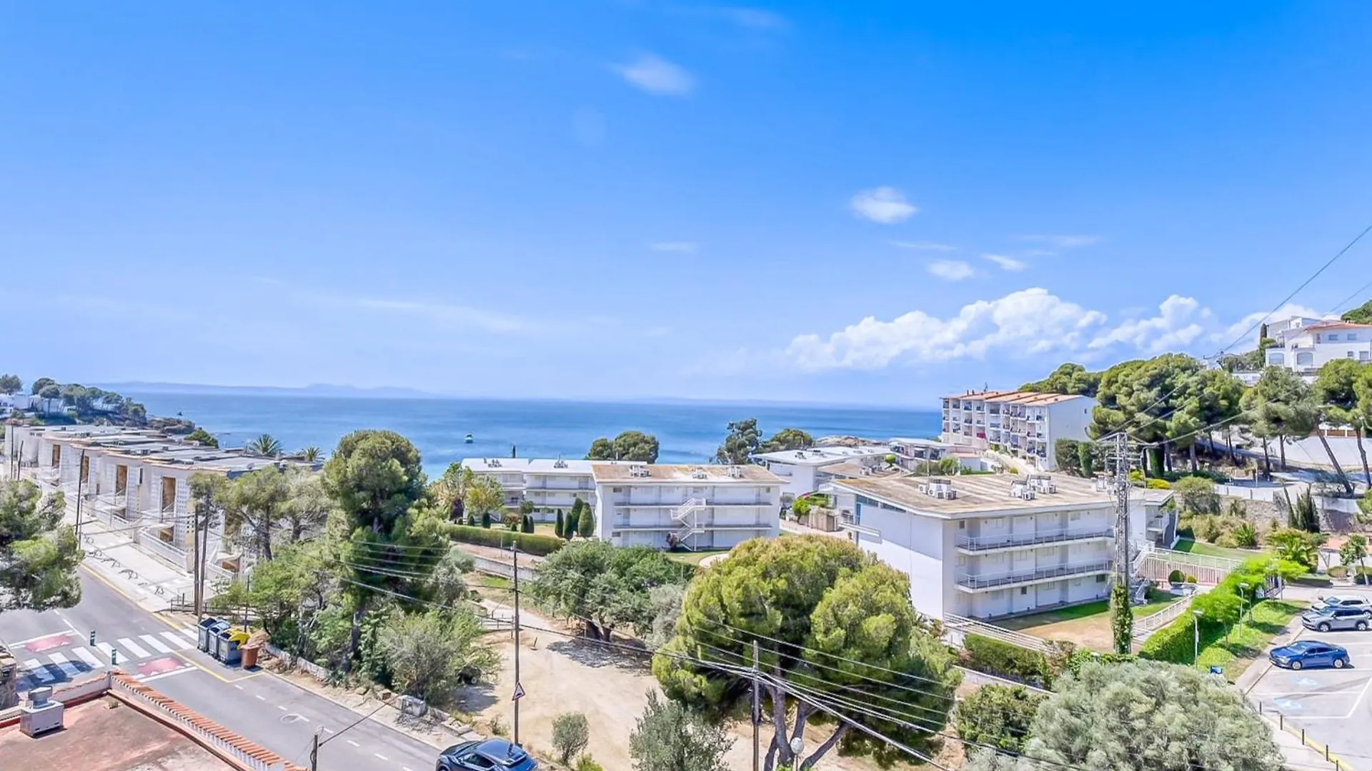 Apartment With Scenic View Montjoi
