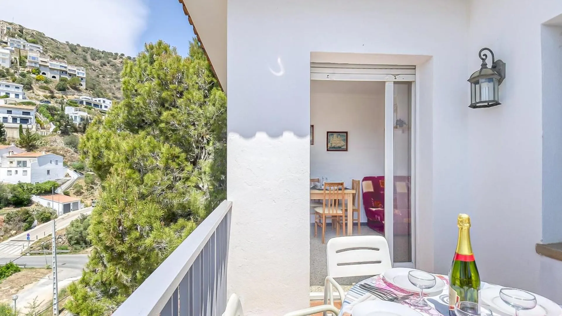 Apartment With Scenic View Montjoi Spain