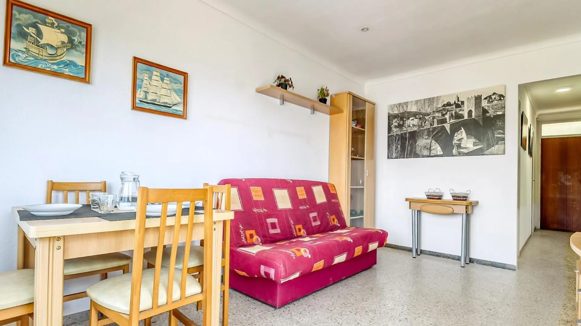Apartment With Scenic View Montjoi