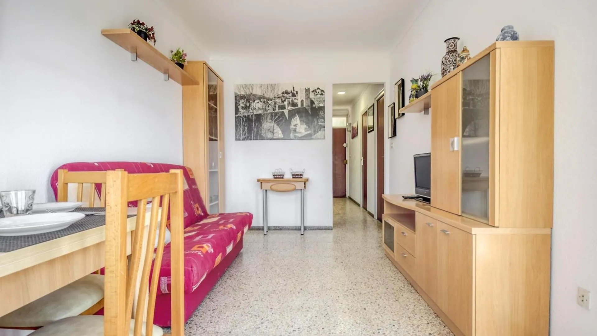 Apartment With Scenic View Montjoi Spain